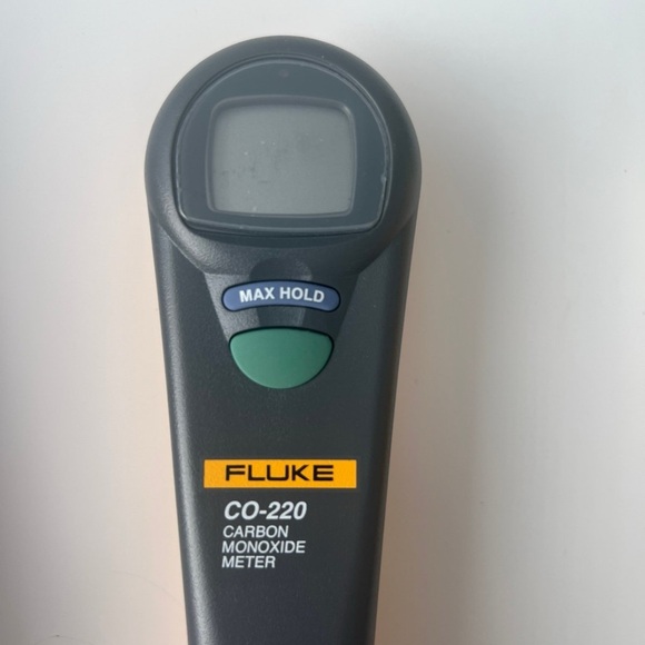 Fluke CO-220 Carbon Monoxide Meter - Picture 3 of 8
